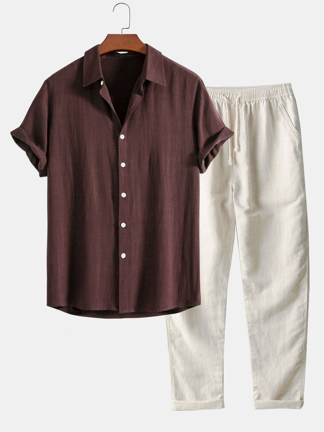 Completo estivo da uomo con camicia a manica corta e pantaloni, due pezzi casual - Caffè
