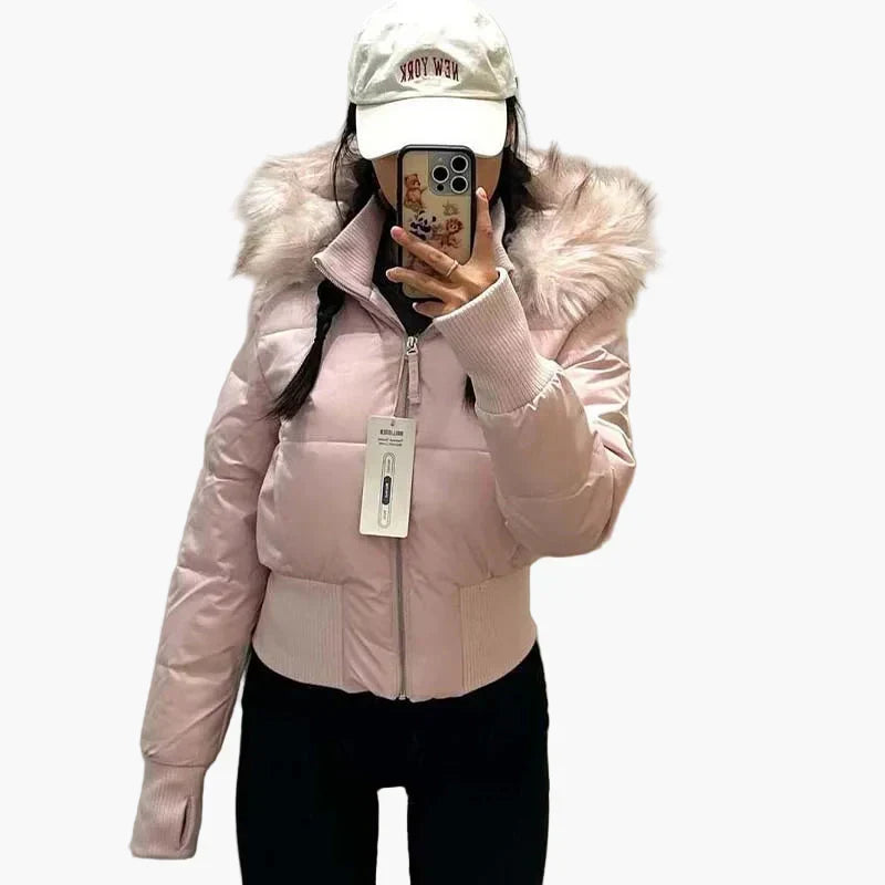 Giacca invernale trapuntata da donna con cappuccio e pelliccia, modello corto - foto 3