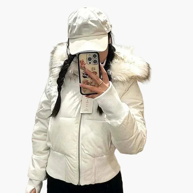 Giacca invernale trapuntata da donna con cappuccio e pelliccia, modello corto - foto 5