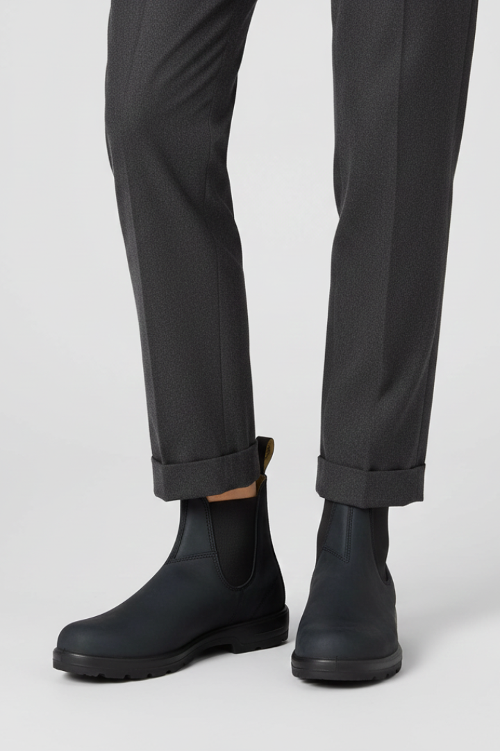 Stivaletti Chelsea da donna slip-on con elastici laterali e tiretti, suola in gomma - Nero