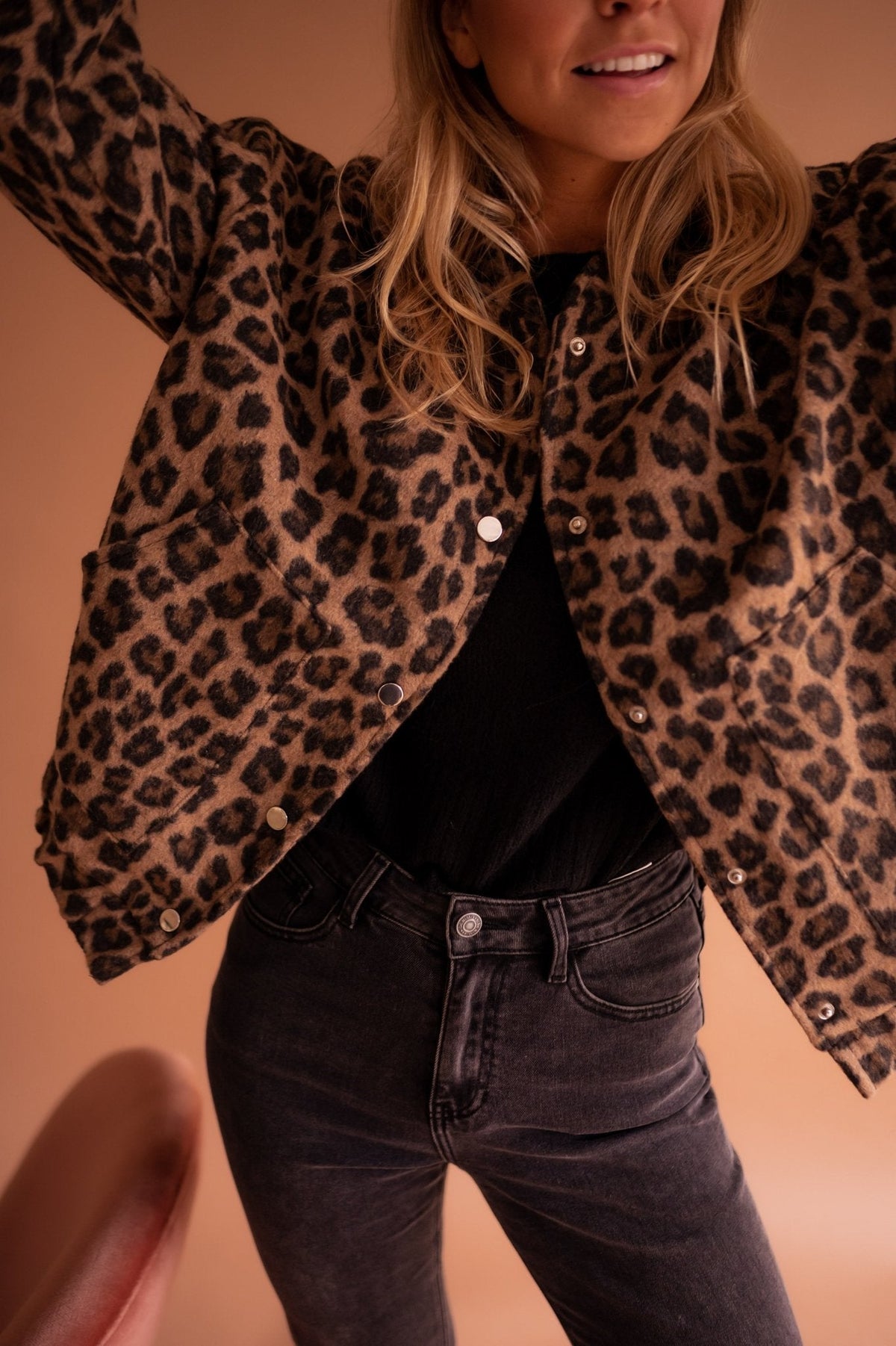 Giacca da donna animalier oversize, leggera e da mezza stagione - view 2