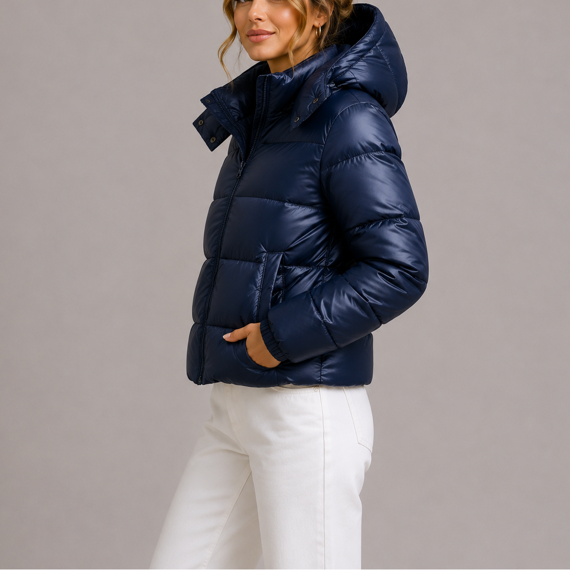 Piumino corto da donna con cappuccio, leggero e trapuntato, giacca invernale calda e imbottita - Blu marino